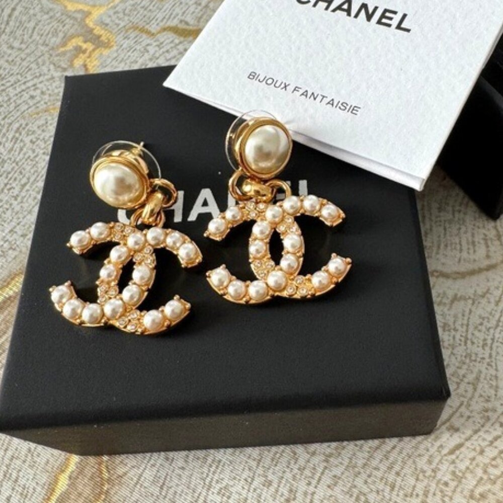 Chanel women’s  jewelry earrings